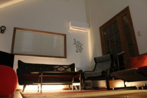 木の温もりと北欧家具に包まれる癒しの空間 サムネイル画像