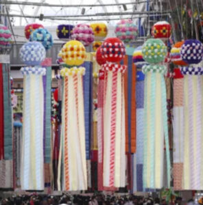 「仙台七夕まつり」開幕、色鮮やかな３０００本の飾りが並ぶ サムネイル画像