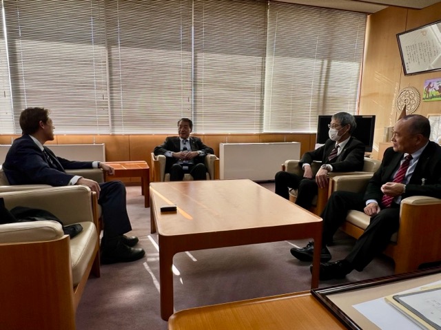 代表の相澤が紺綬褒章を受章しました。画像3