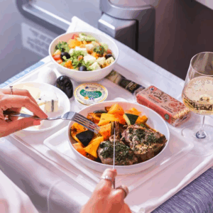 世界を飛ぶ旅行者が選んだ、機内食がおいしい航空会社 サムネイル画像