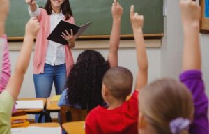 教育移住で逆に気づいた“日本のすごさ”…給食や教室掃除がもたらすもの サムネイル画像