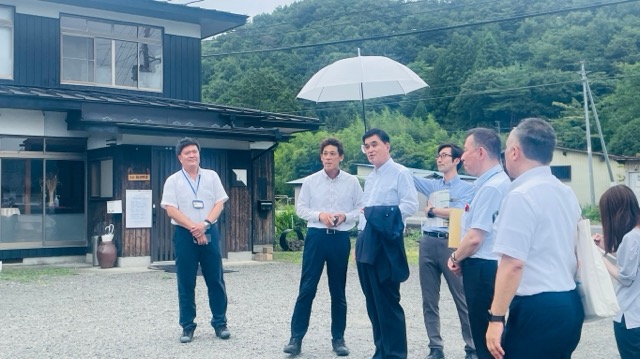 小里内閣総理大臣補佐官の農泊地域視察を受けました。画像1