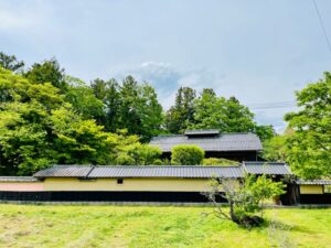 なぜ高度成長期の住宅に価値はないが、100年以上たつ古民家には価値があるのか…住宅建築の資材や制作工程がファスト化した10の要因 サムネイル画像