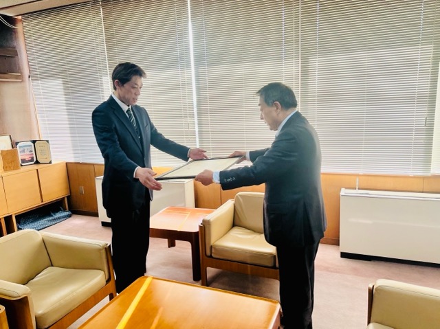 代表の相澤が紺綬褒章を受章しました。画像2